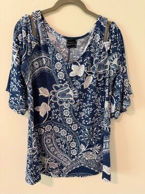 Coco Bianco Navy Floral Cold-Shoulder V-Neck Top - Med